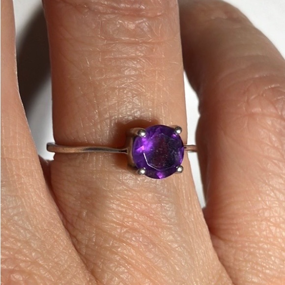 925 sterling and amethyst ring - Picture 3 of 16